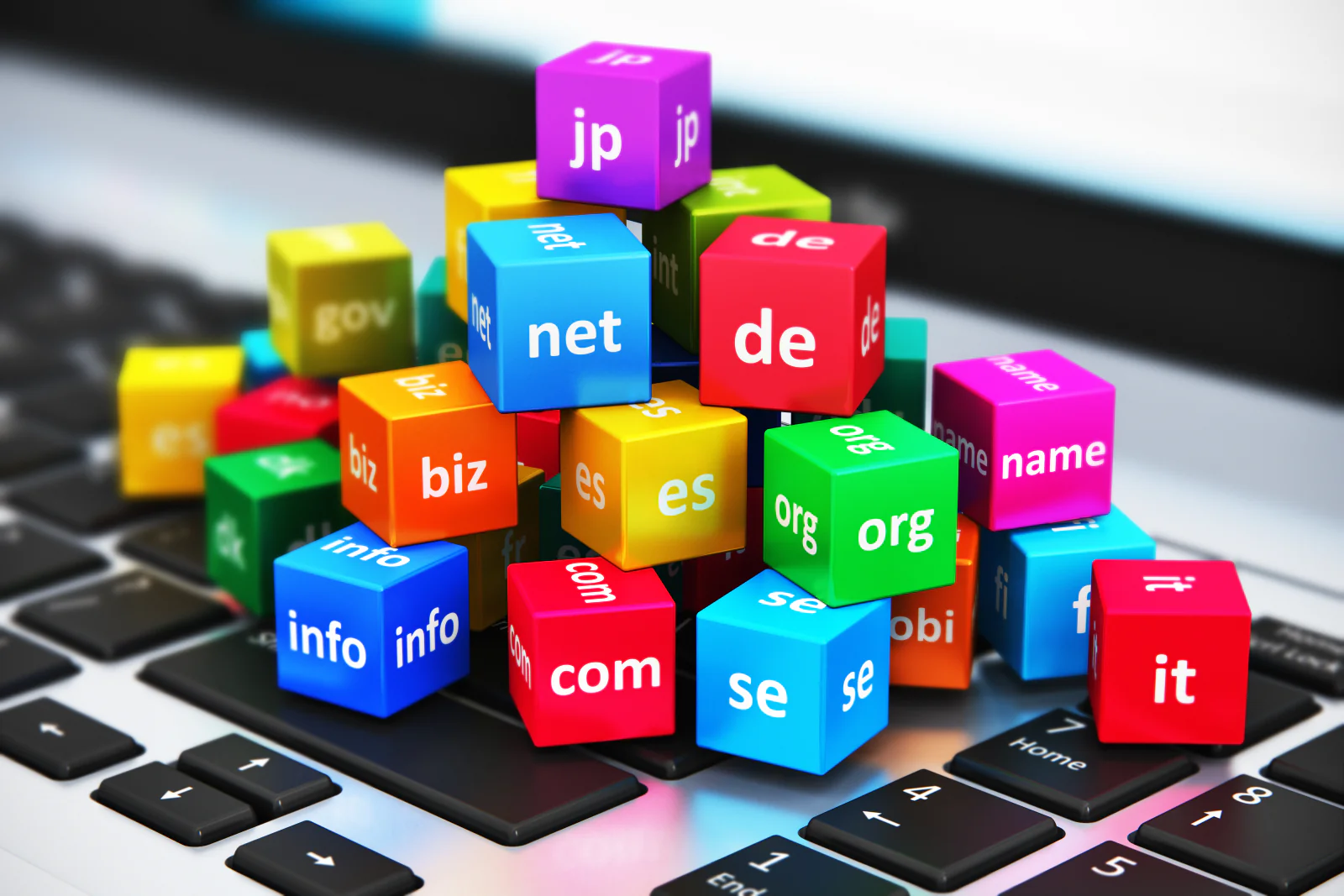 Znak towarowy w domenie internetowej. Czy narusza prawo?